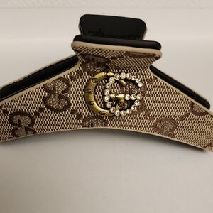 Gucci Signature GG in Gold       Hair Accessory